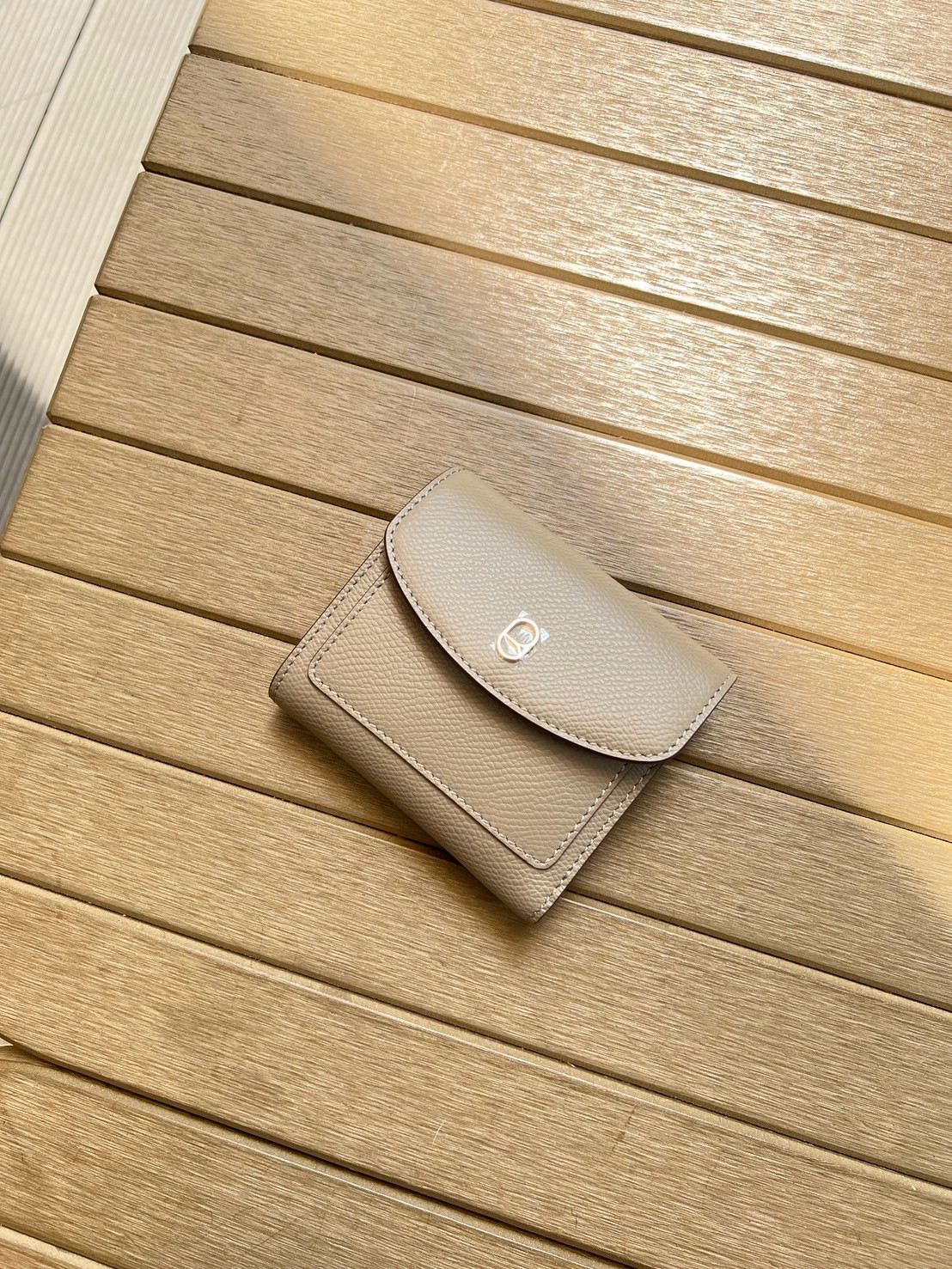 BIFOLD BUTTON WALLET - ETOUPE