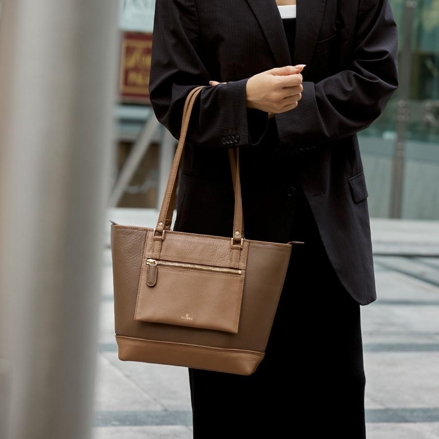 CONTOUR TOTE BAG - BROWN SUGAR - CEDAR