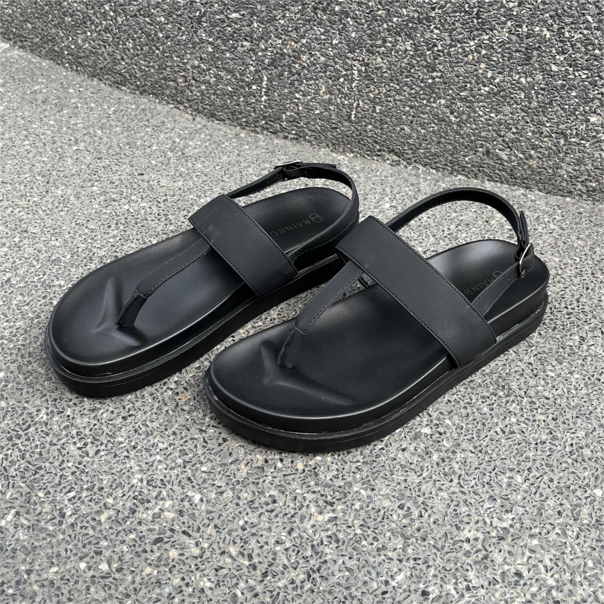 THE T SANDALS - BLACK
